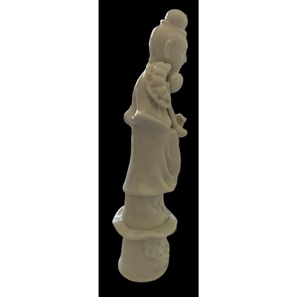 white porcelain figurine Lady With Lotus Fower 8.5 Inches Tall Made In Japan - Picture 4 of 7